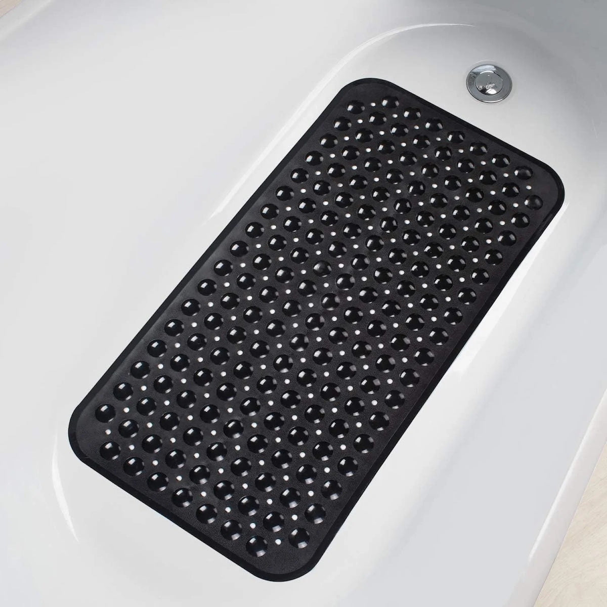 Tapis de baignoire Fixéa Noir dans la baignoire