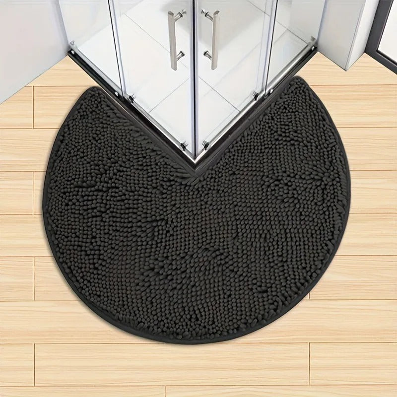 Tapis d'angle Lunéa coloris Noir devant une douche d'angle
