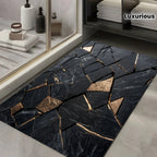 Tapis de bain Marbréa près de la baignoire